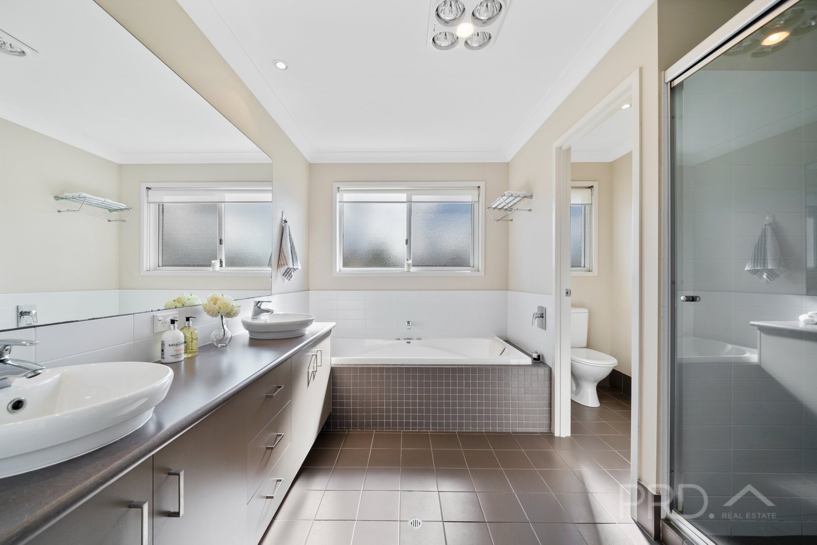 15 SANDY COVE Place REDLAND BAY 23