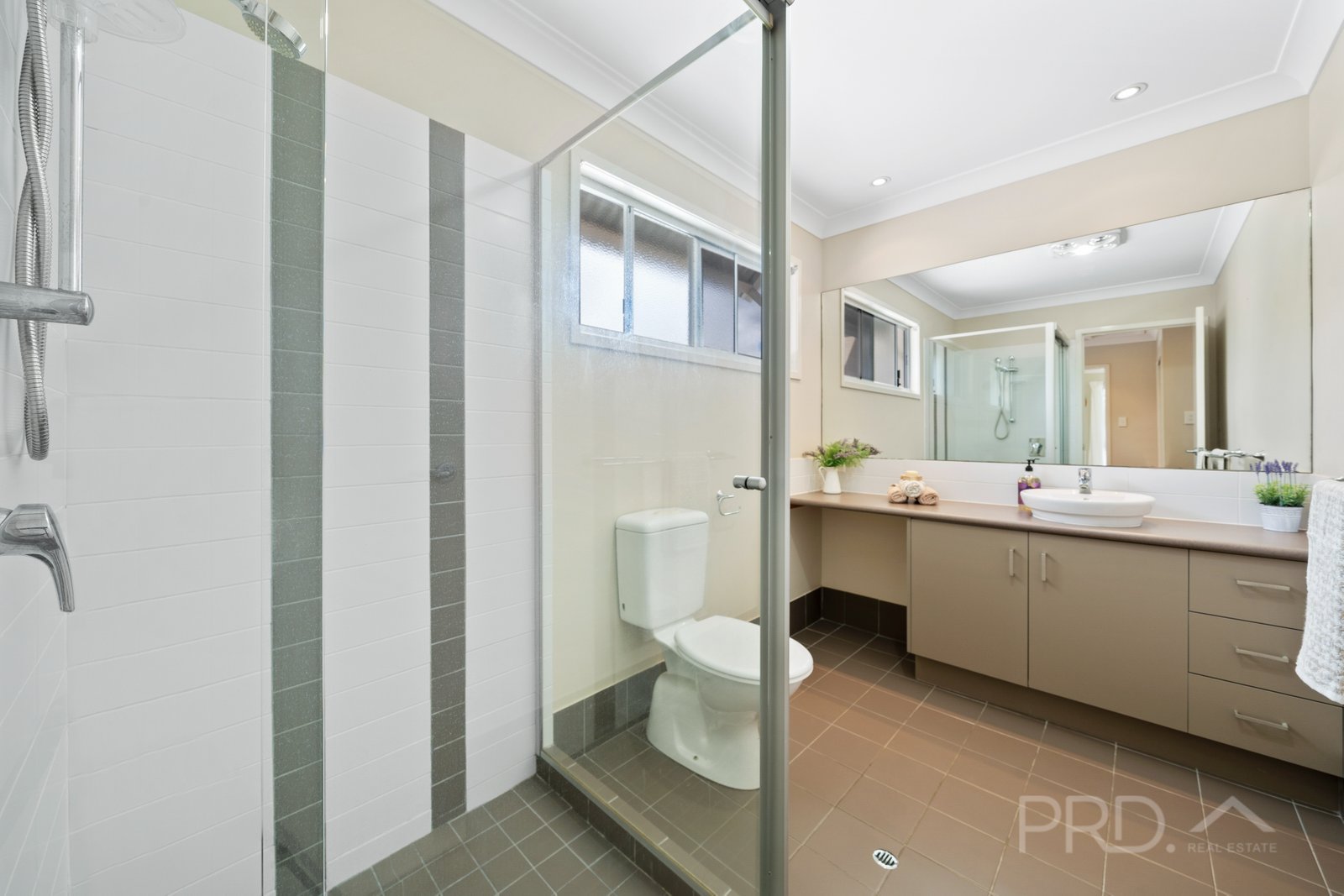 15 SANDY COVE Place REDLAND BAY 25