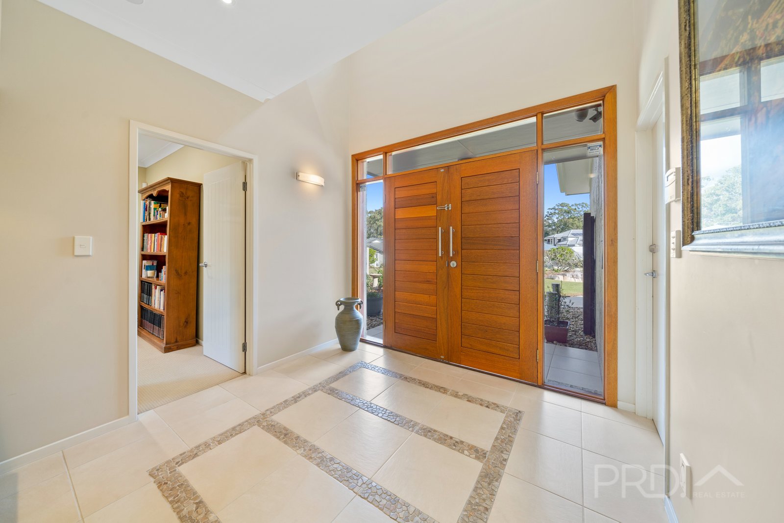 15 SANDY COVE Place REDLAND BAY 26