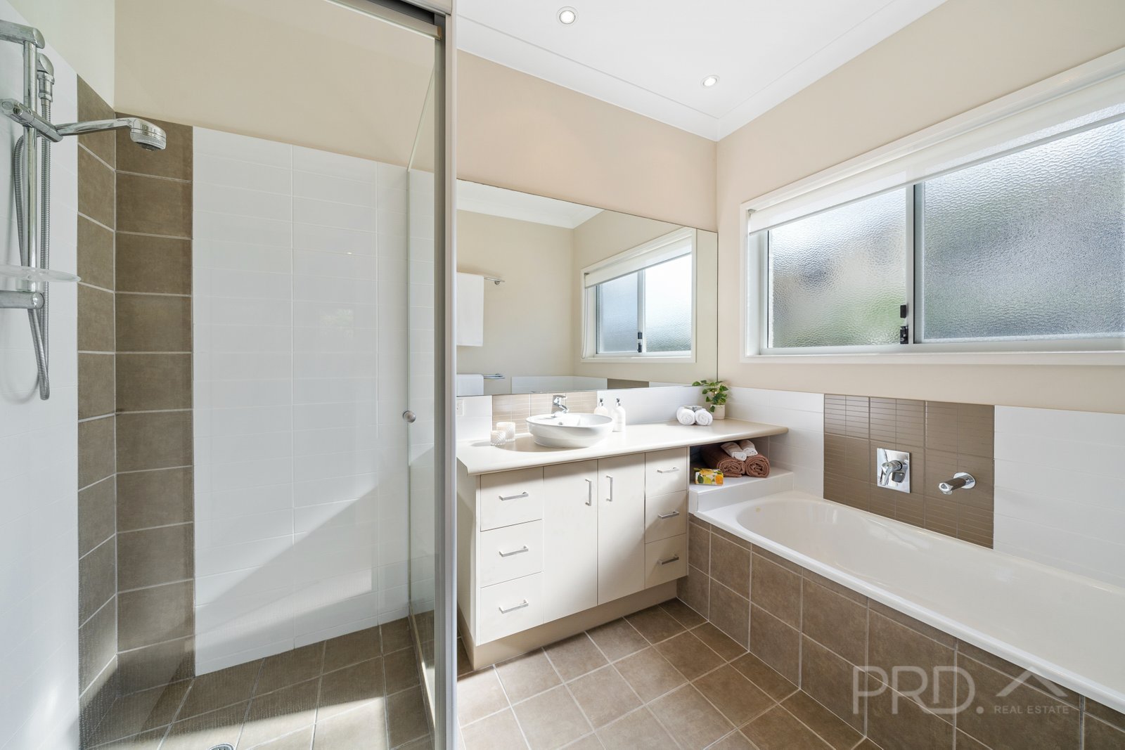 15 SANDY COVE Place REDLAND BAY 32
