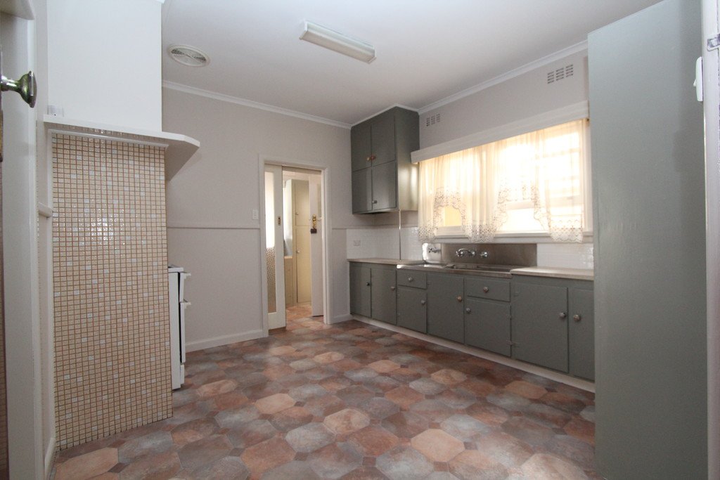 15 Sayle Street SEBASTOPOL 9