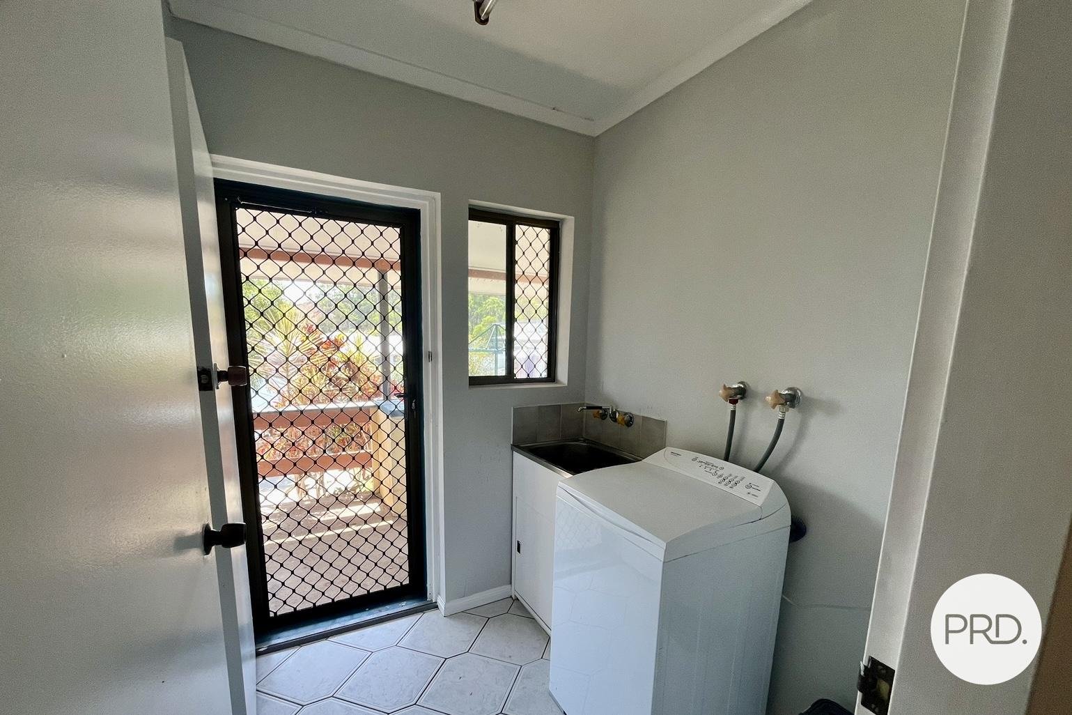 15 Sayre Crescent BOYNE ISLAND 12