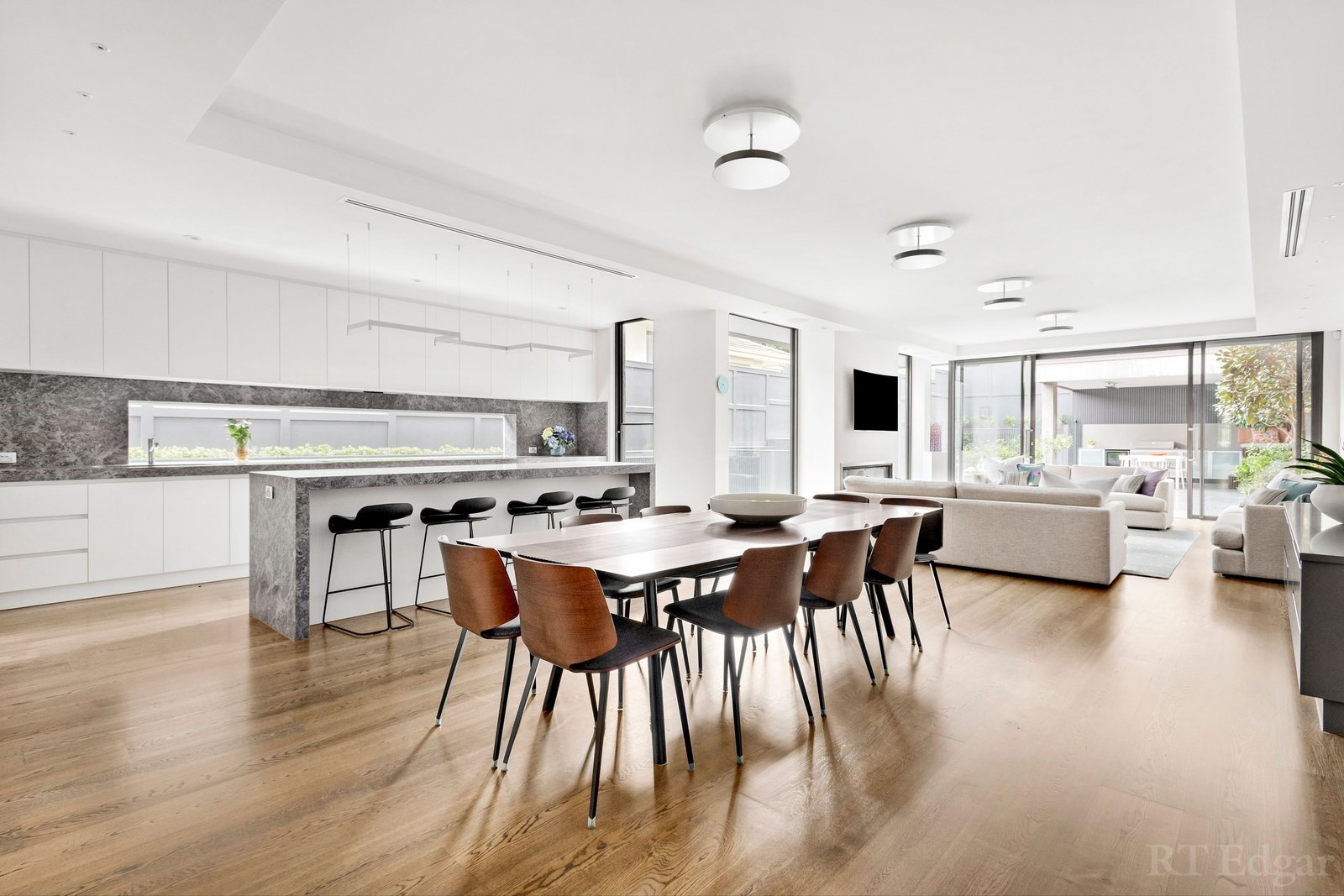 Real Estate and Property in 15 Spring Road, Malvern, VIC