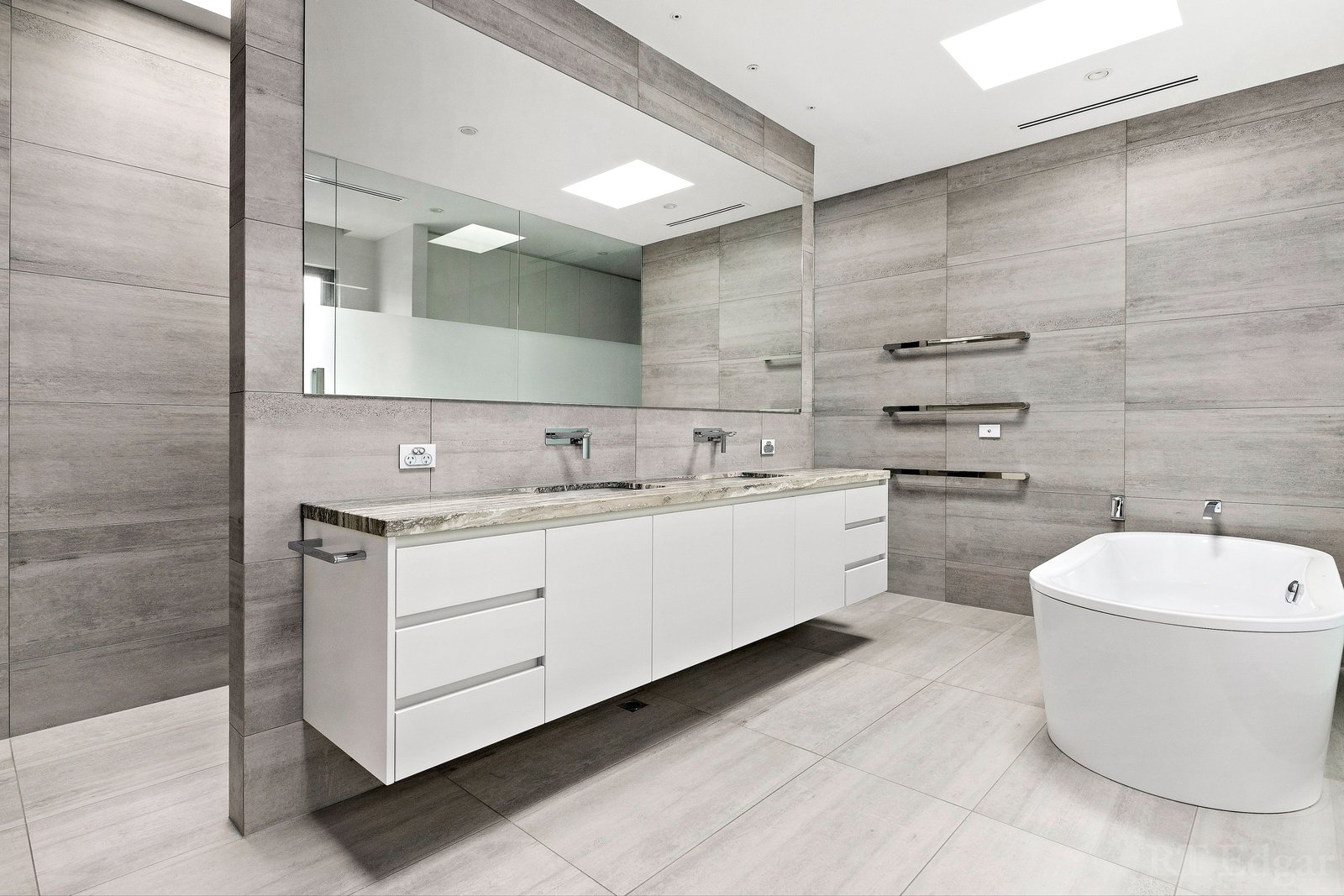 Real Estate and Property in 15 Spring Road, Malvern, VIC