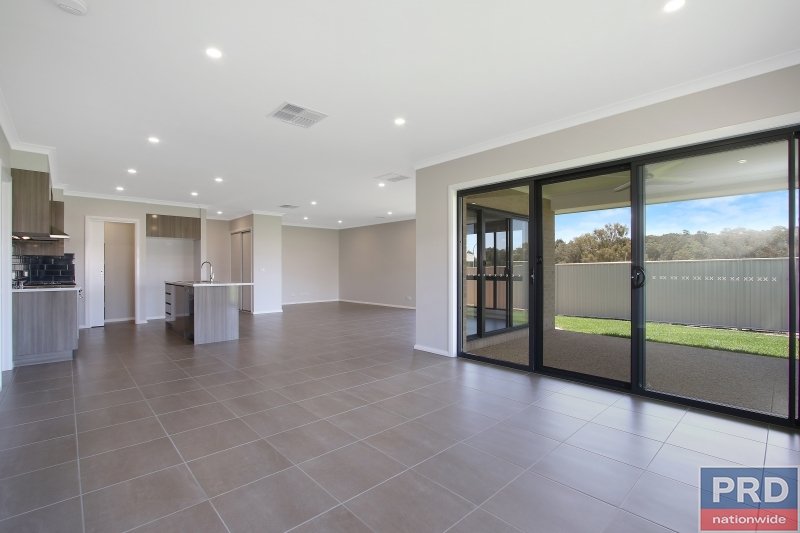 15 Stockman Circuit THURGOONA 3