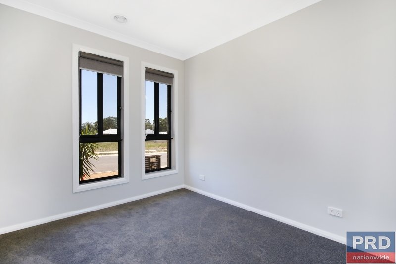 15 Stockman Circuit THURGOONA 9