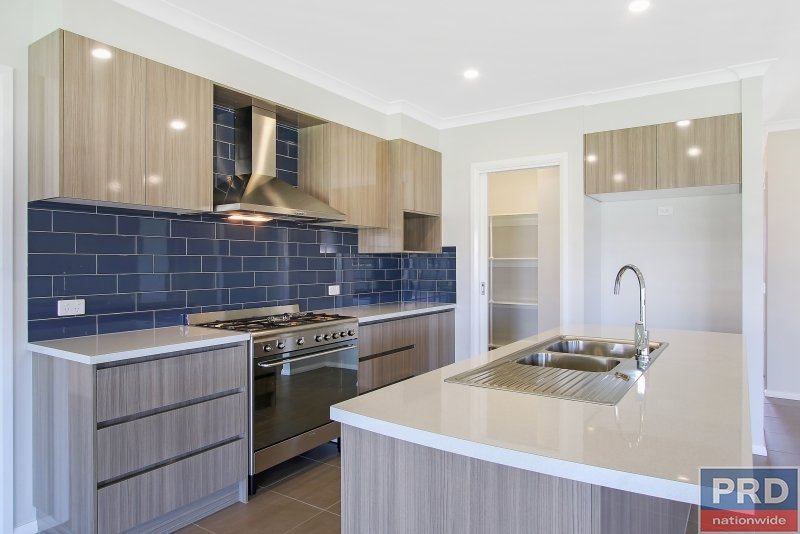 15 Stockman Circuit THURGOONA 4