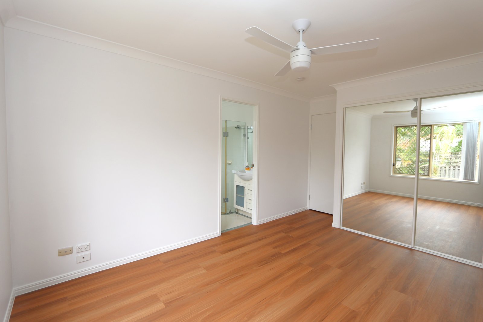 1/5 Stormbird Place CARRARA 10