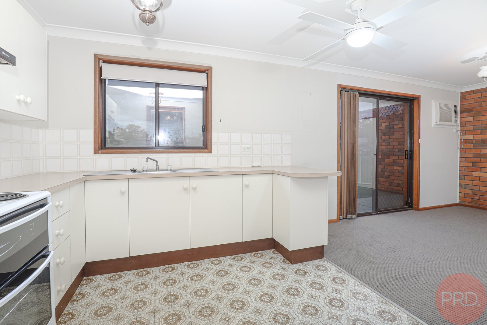15 Stradbroke Avenue METFORD 12