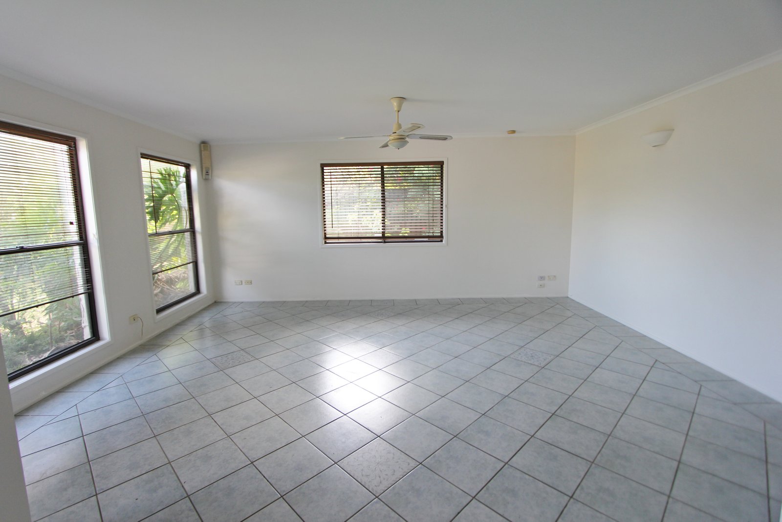 15 Sturt Street MOLENDINAR 2
