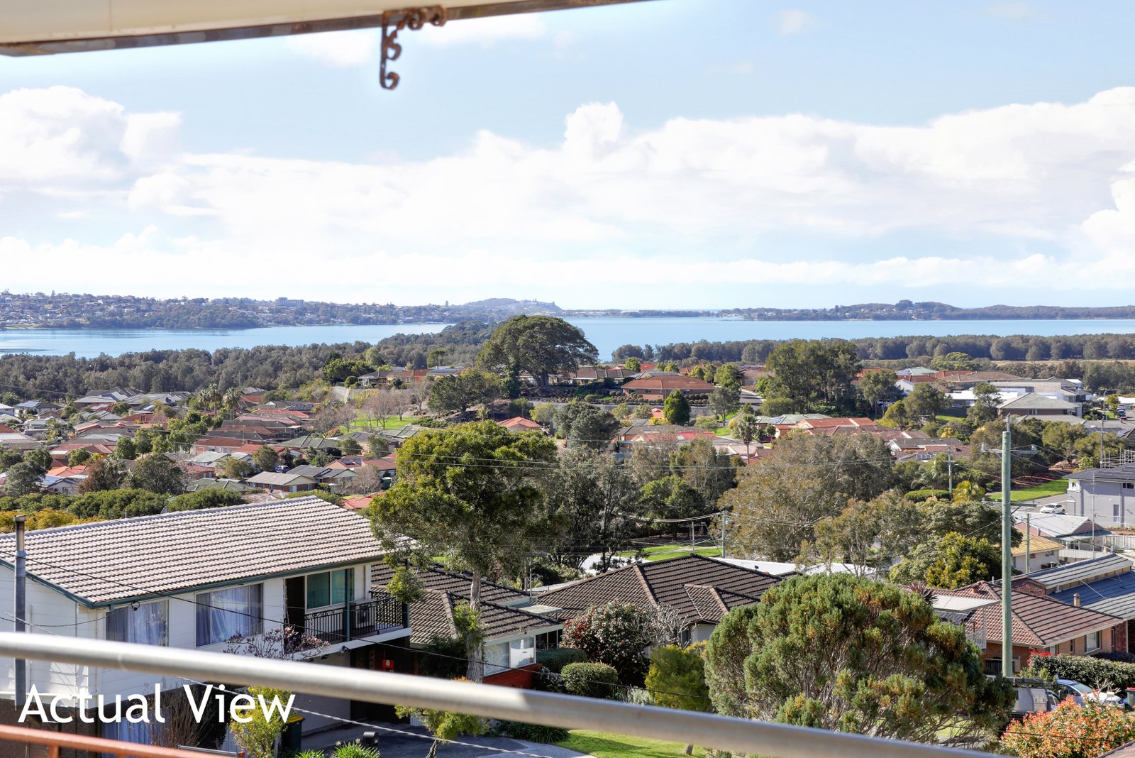 15 Tait Avenue KANAHOOKA 1