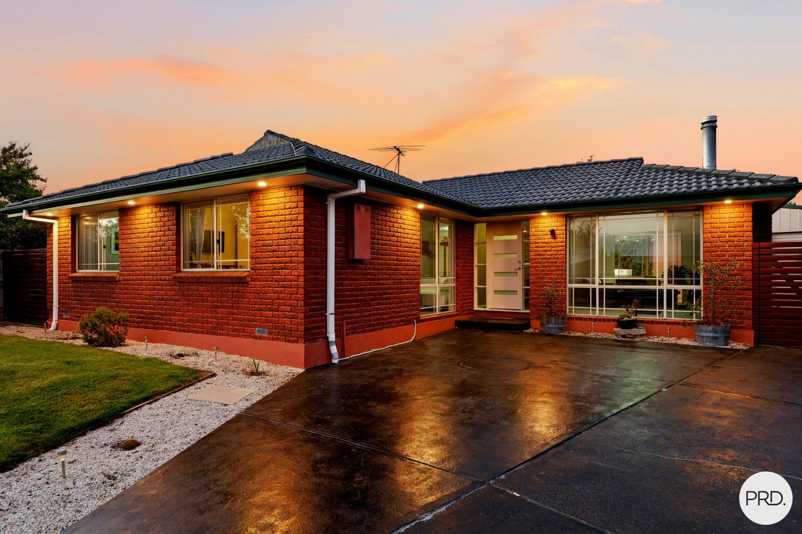 15 Thistle Down  HUNTINGFIELD 1