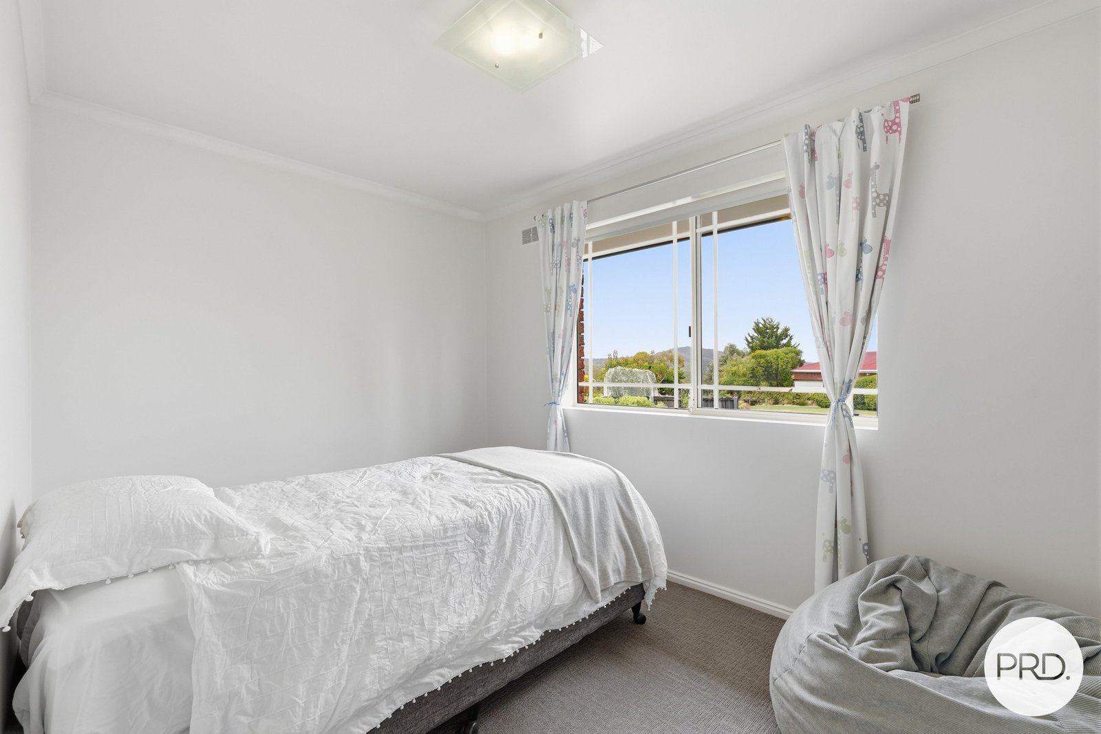 15 Thistle Down  HUNTINGFIELD 12