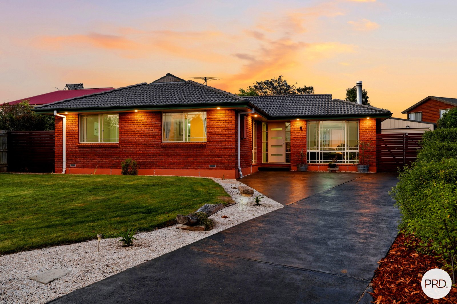 15 Thistle Down  HUNTINGFIELD 28