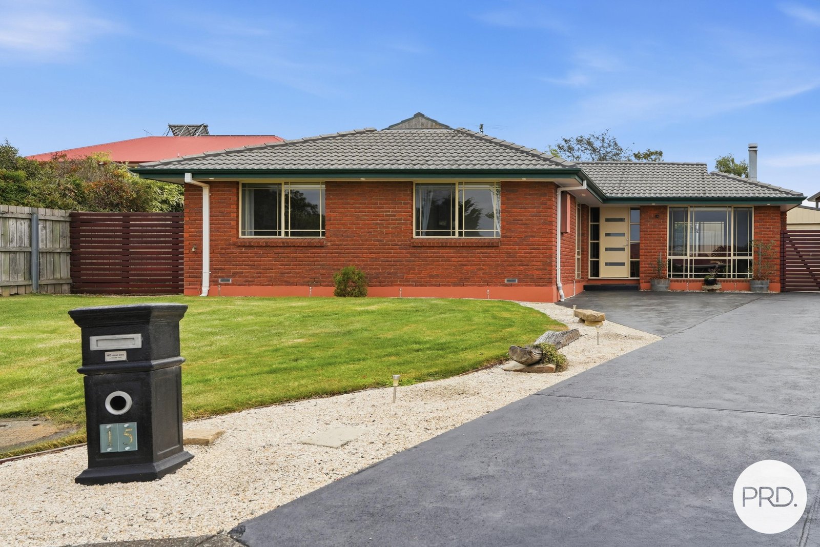 15 Thistle Down  HUNTINGFIELD 29