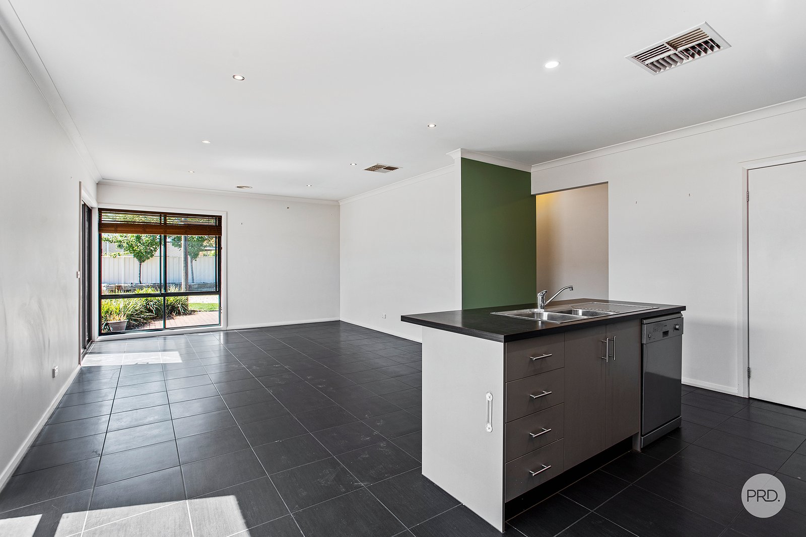 15 Thomas Drive MARONG 5
