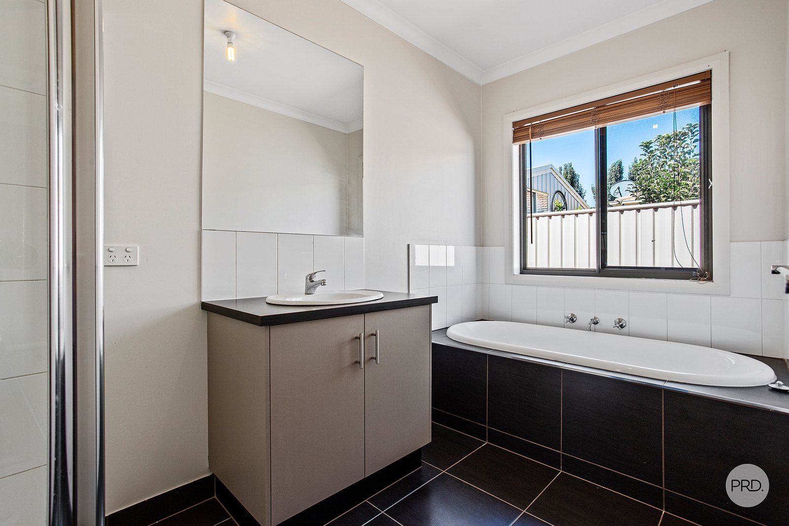 15 Thomas Drive MARONG 11