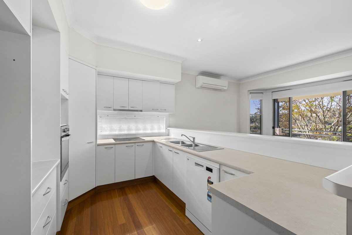 15 Tiarnna Close BURLEIGH HEADS 3