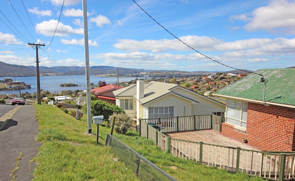 15 Tootonga Street CHIGWELL 2