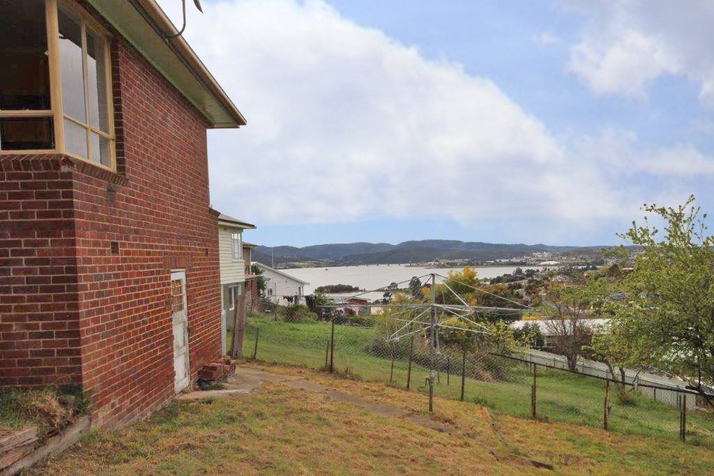 15 Tootonga Street CHIGWELL 13