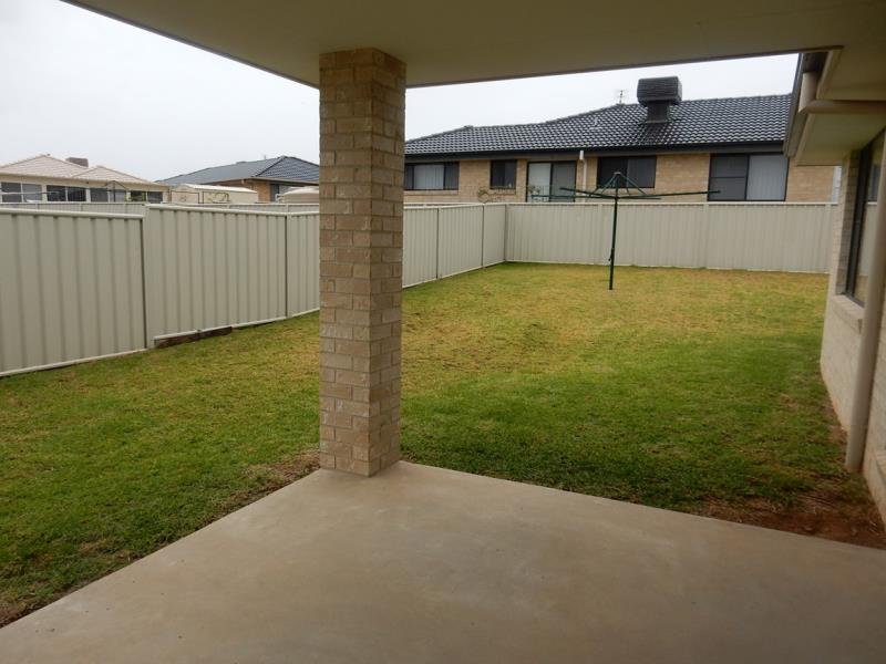 15 Tulipwood Crescent TAMWORTH 9