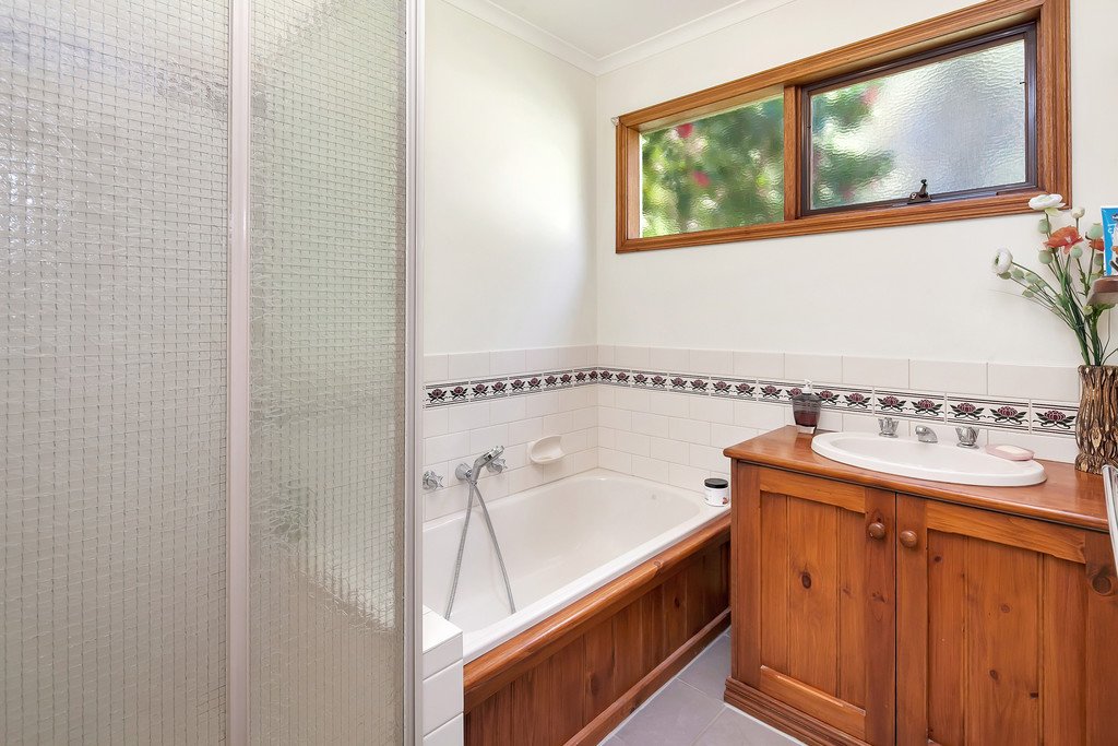 15 Urquhart Street GORDON 9