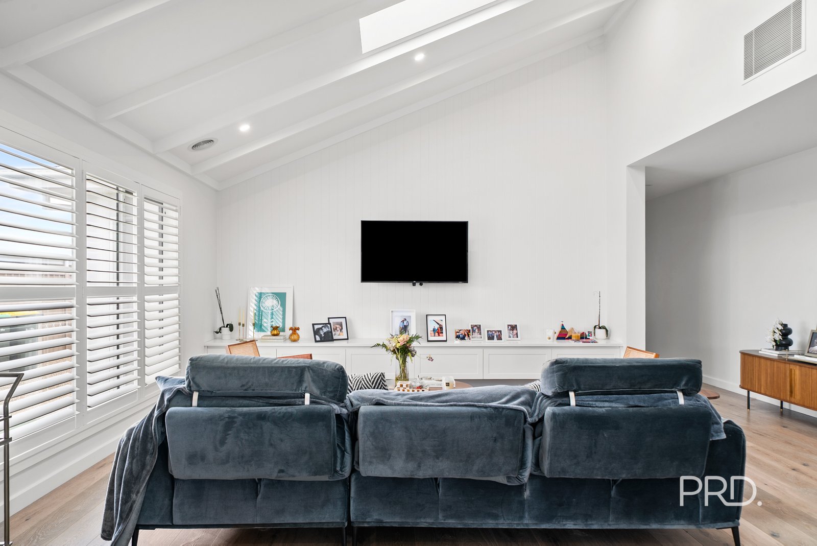 15 Valencia Drive GOBBAGOMBALIN 6