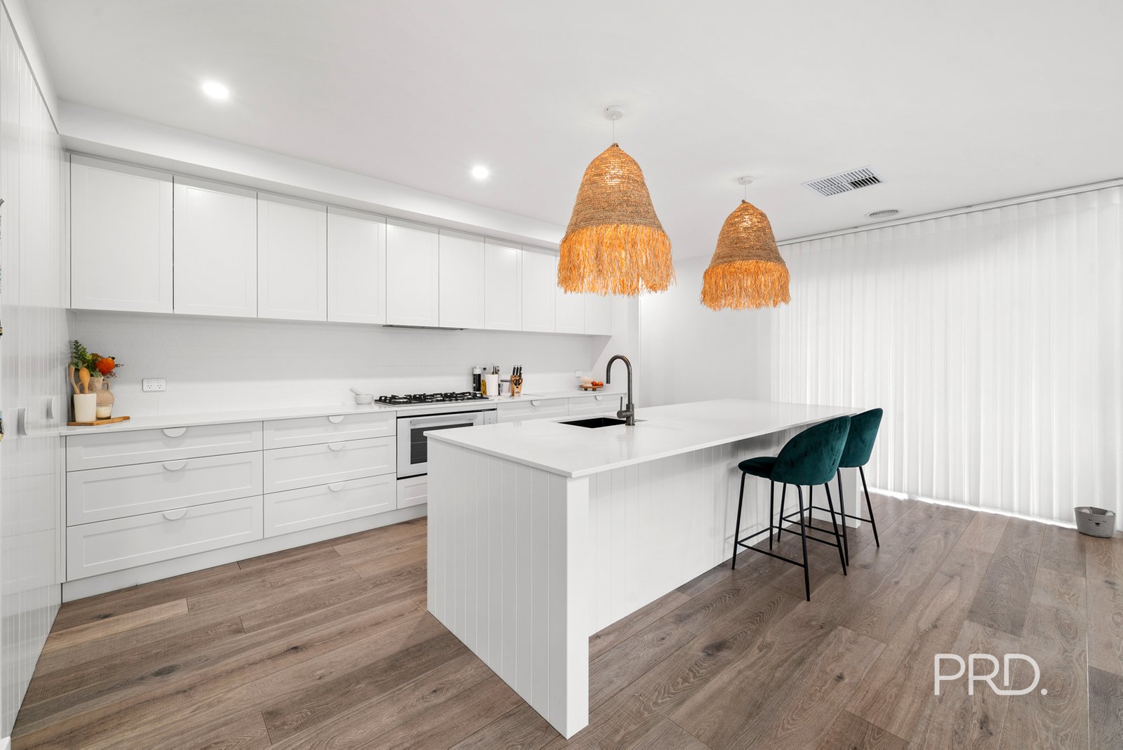 15 Valencia Drive GOBBAGOMBALIN 7
