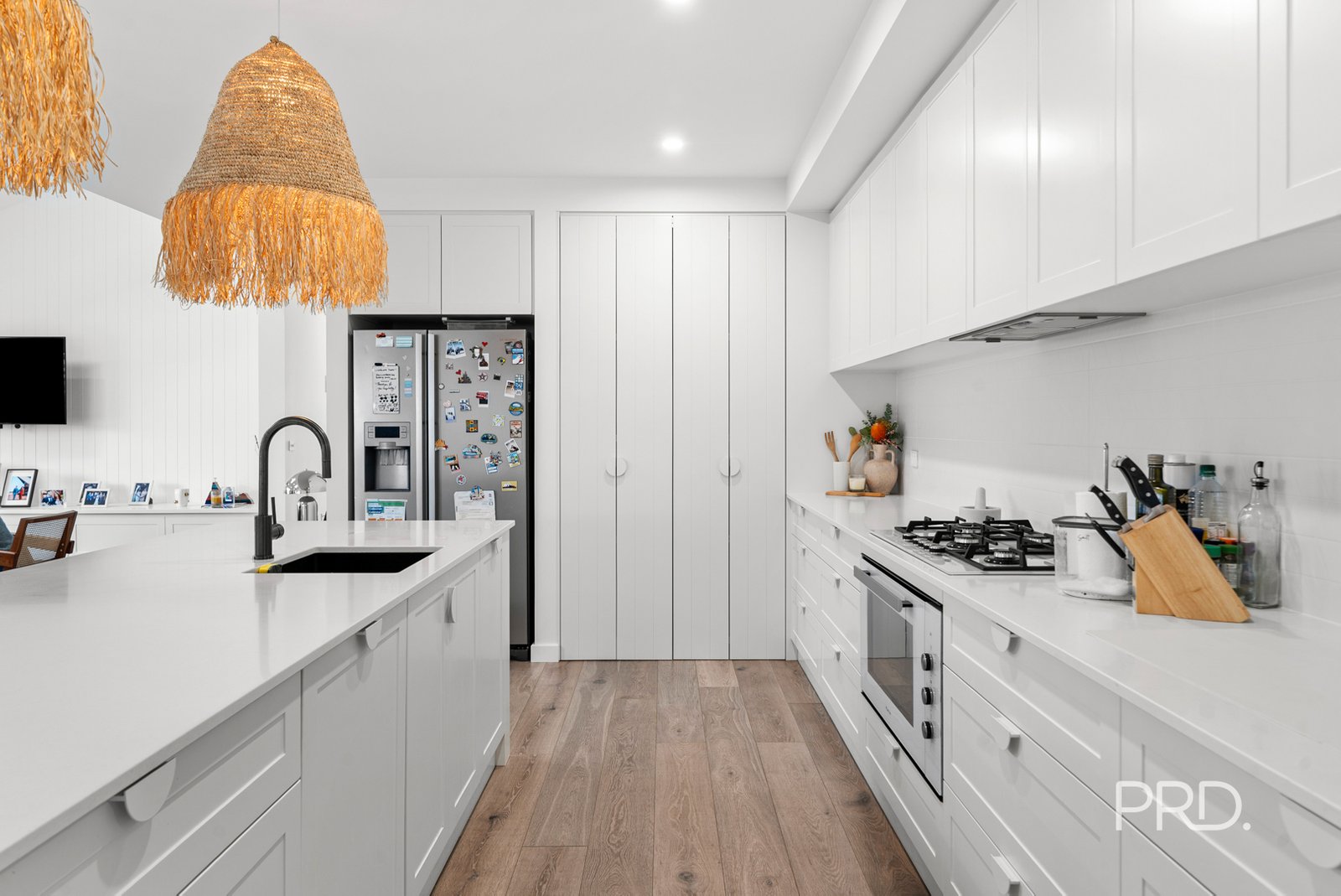 15 Valencia Drive GOBBAGOMBALIN 8