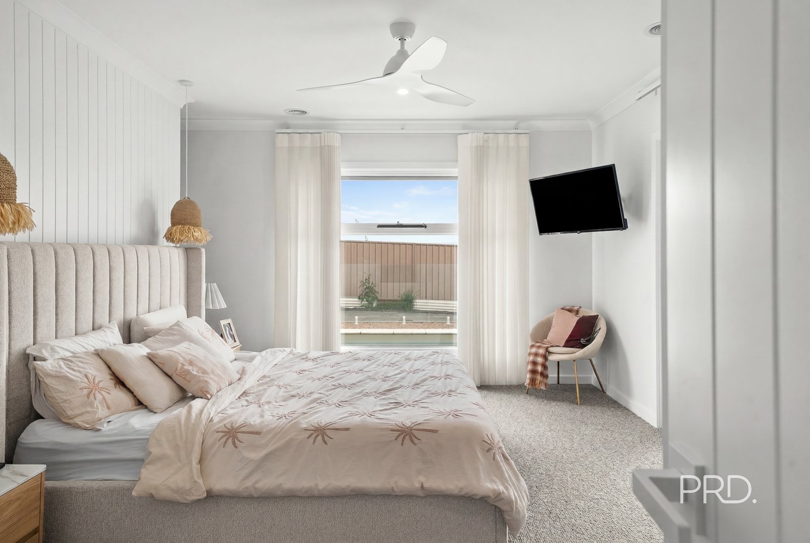 15 Valencia Drive GOBBAGOMBALIN 10