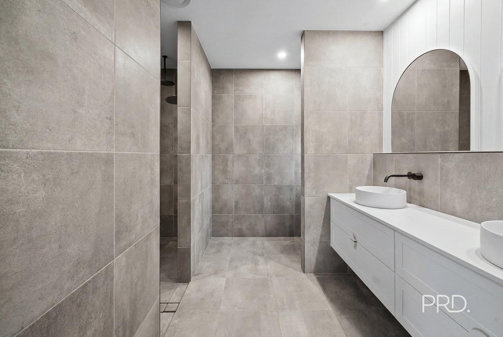 15 Valencia Drive GOBBAGOMBALIN 12