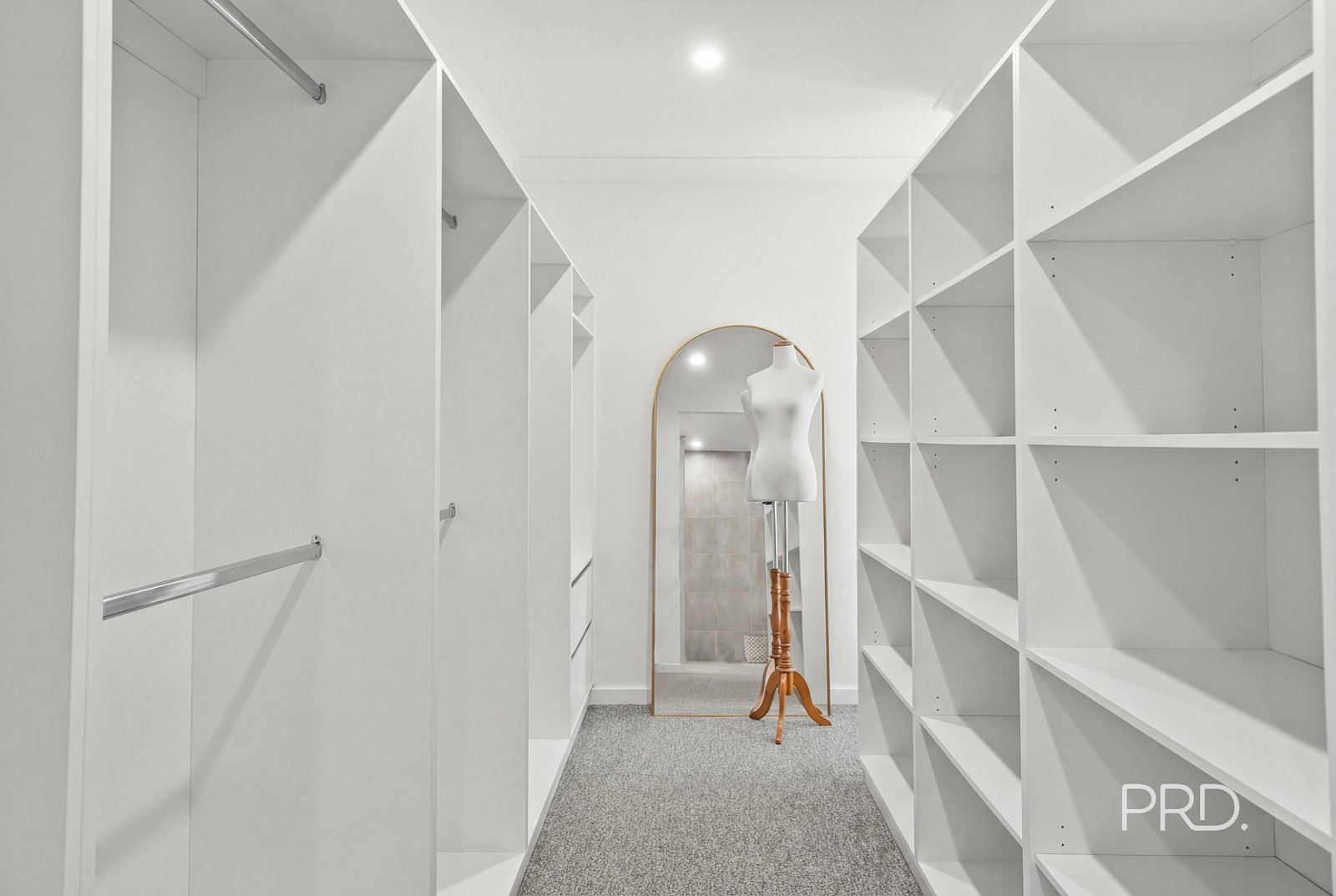 15 Valencia Drive GOBBAGOMBALIN 14