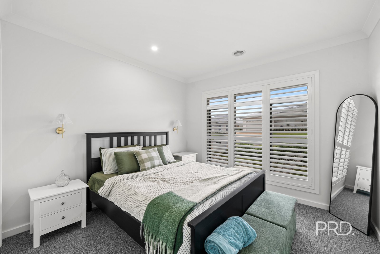 15 Valencia Drive GOBBAGOMBALIN 15