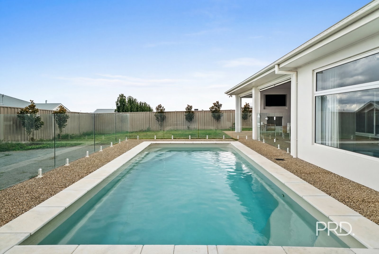 15 Valencia Drive GOBBAGOMBALIN 23