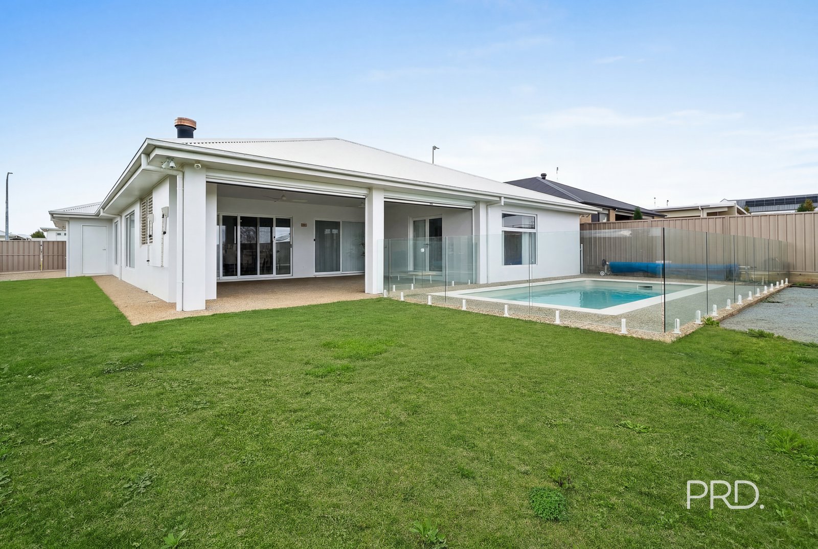 15 Valencia Drive GOBBAGOMBALIN 24