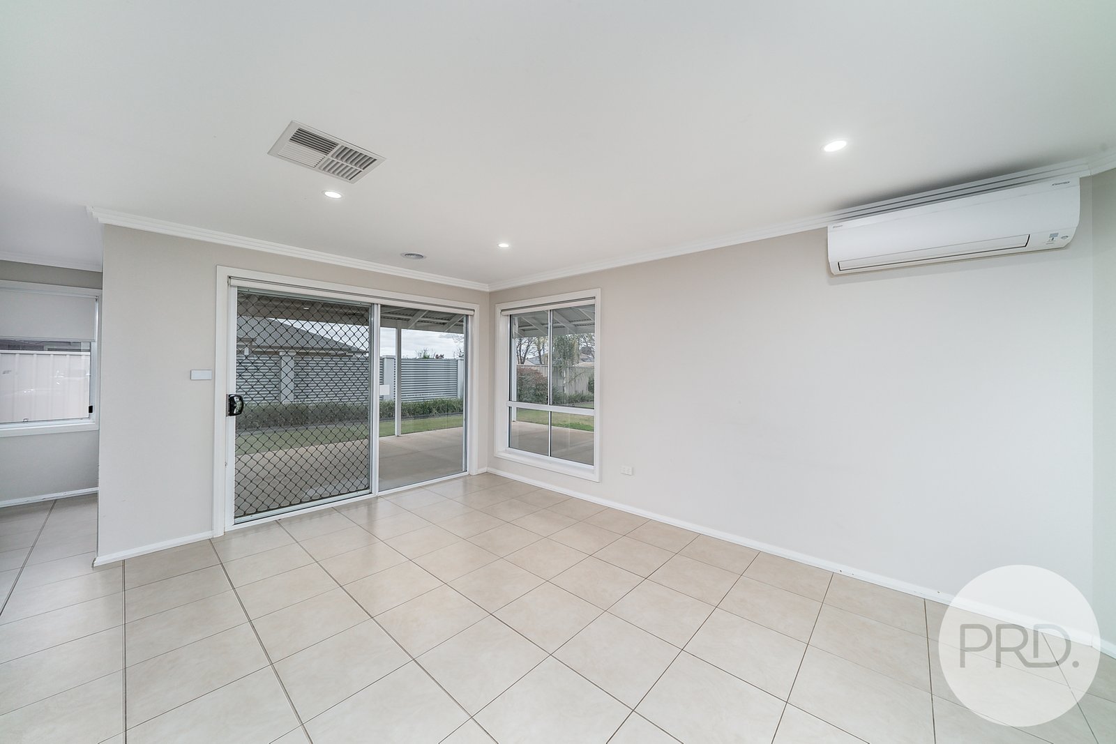 15 Warambee Street GLENFIELD PARK 6