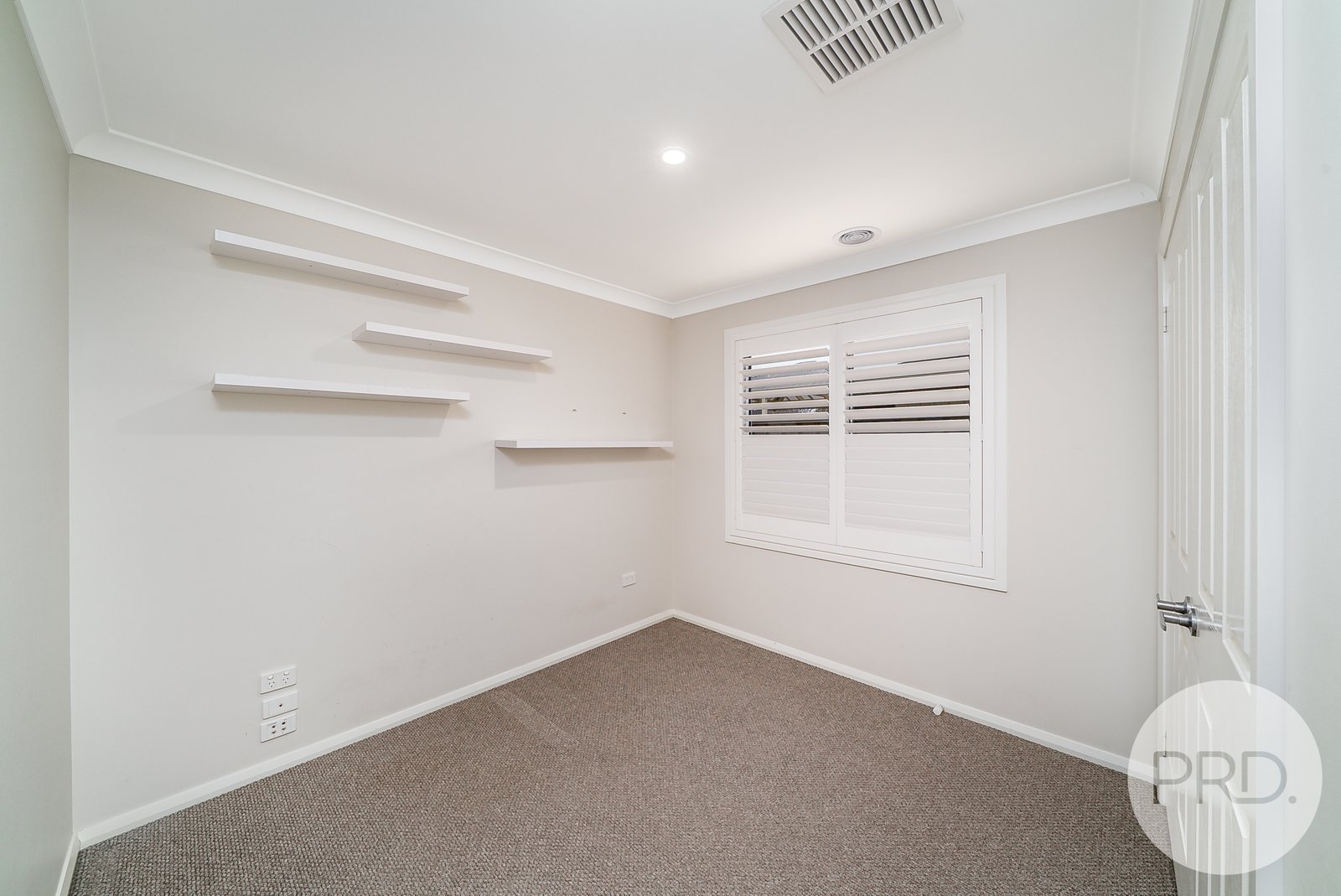 15 Warambee Street GLENFIELD PARK 9