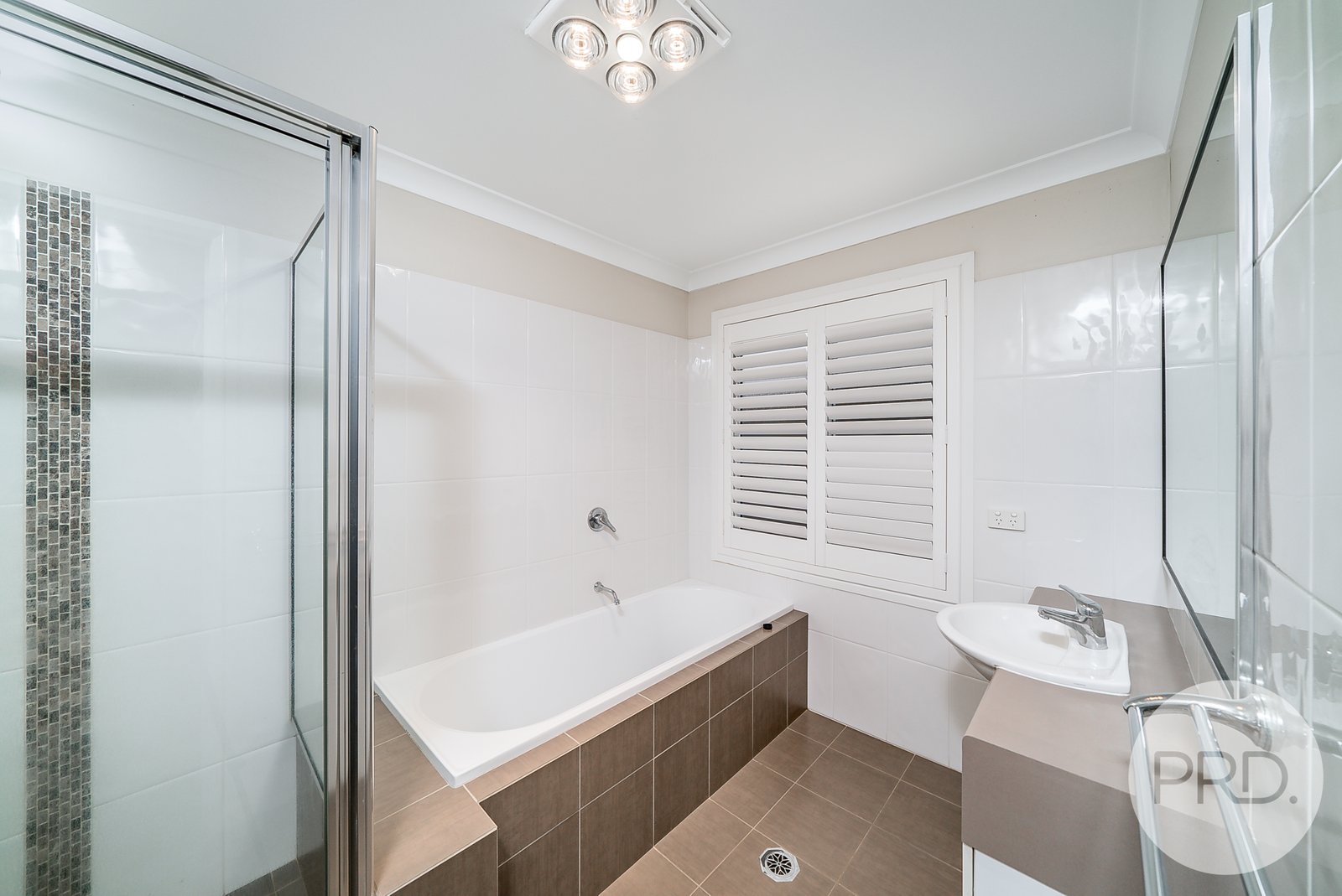 15 Warambee Street GLENFIELD PARK 11