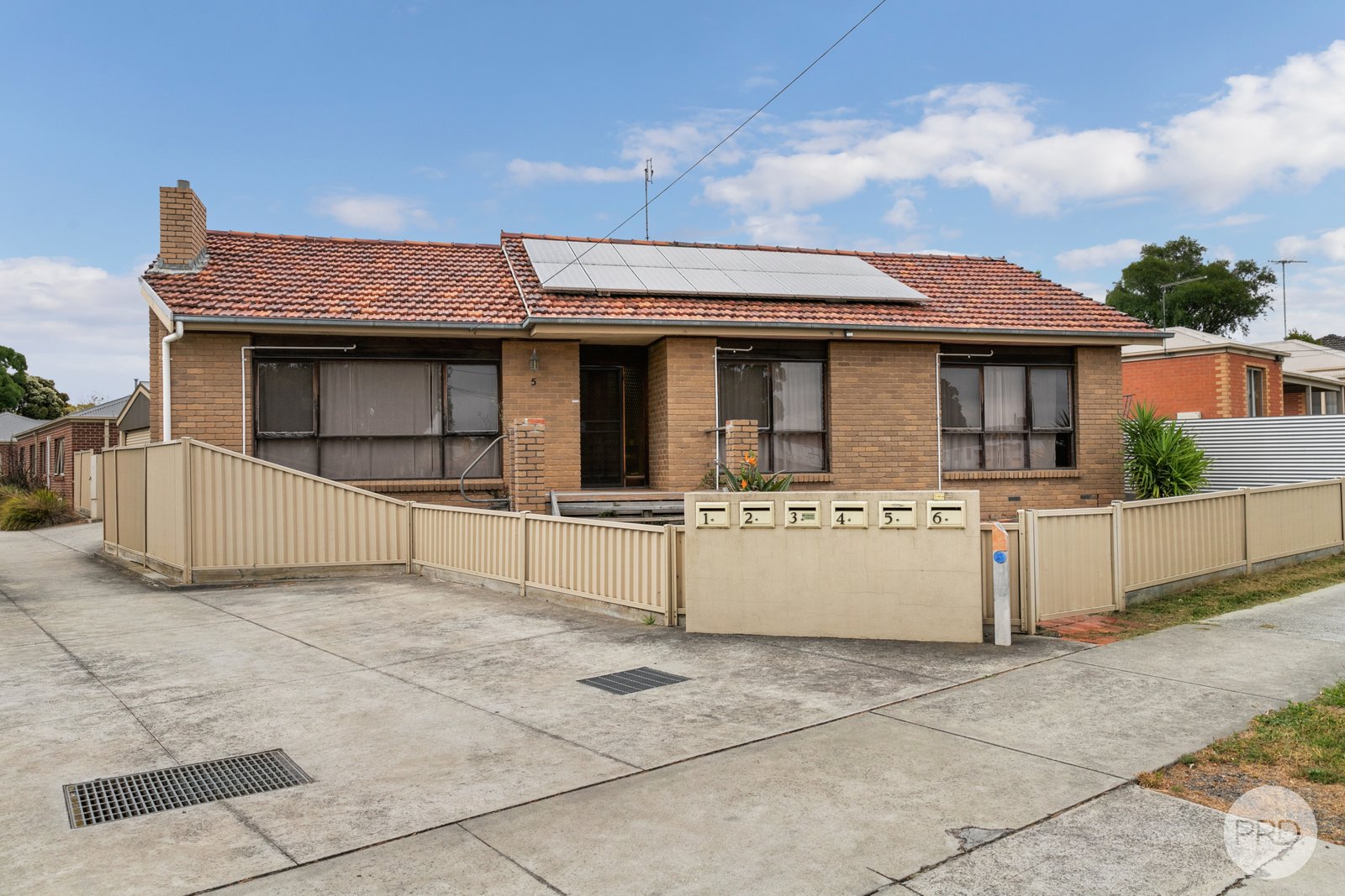 1/5 Whitehorse Road MOUNT CLEAR 1