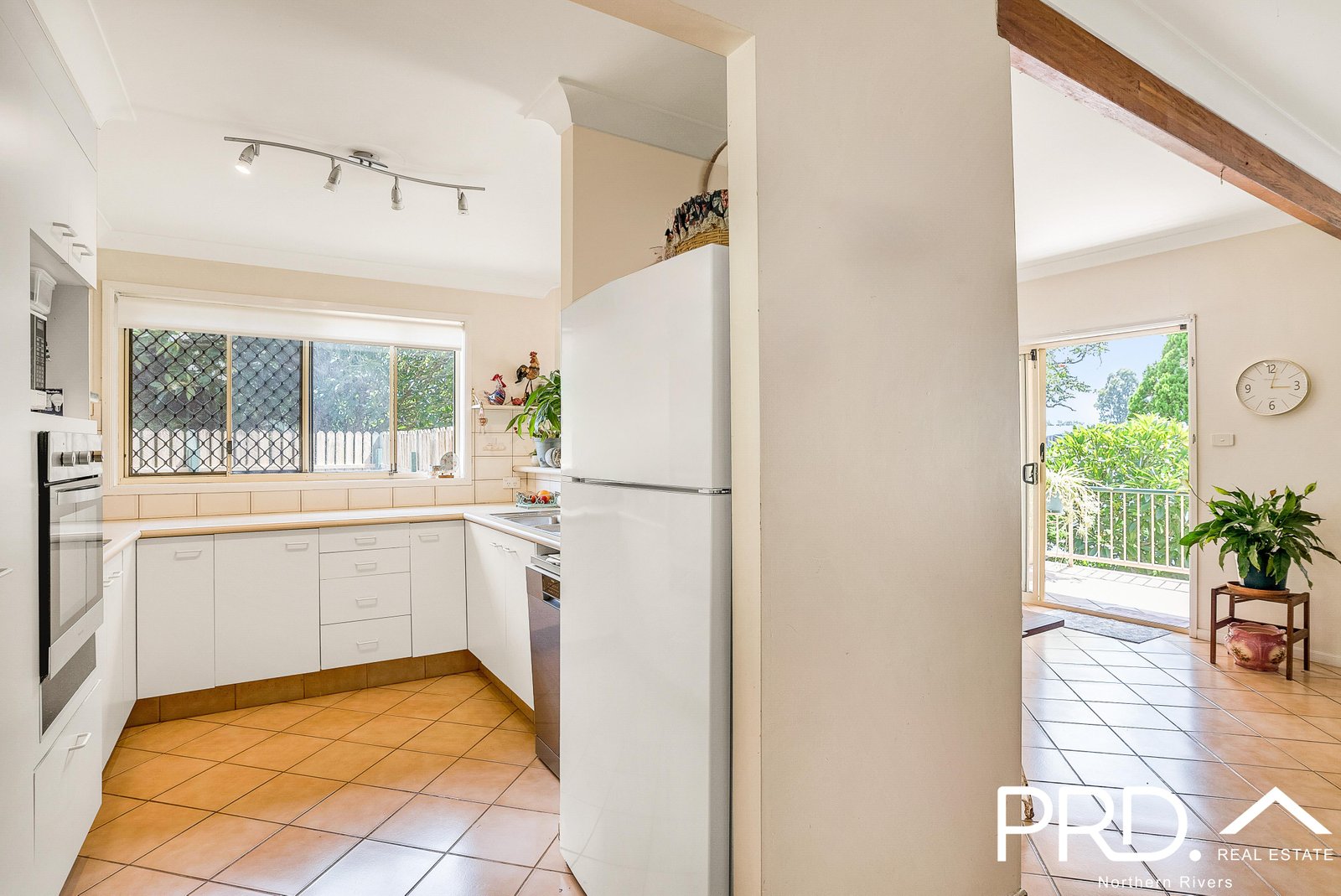 1/5 Windsor Ave  CASINO 4