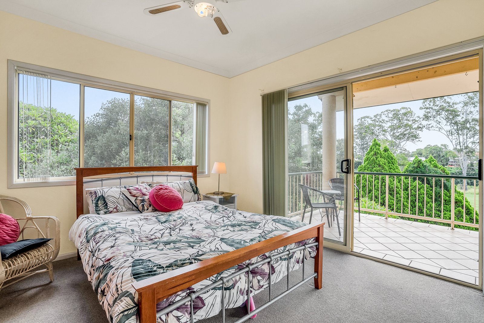 1/5 Windsor Ave  CASINO 10