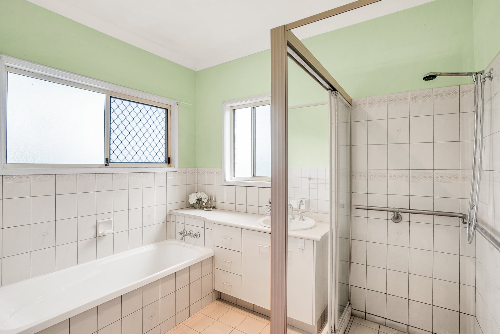 1/5 Windsor Ave  CASINO 12