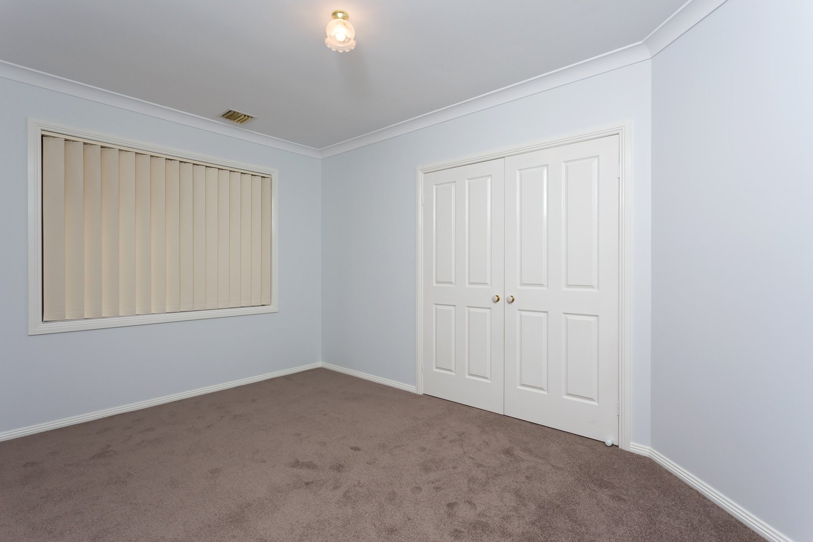 15 Woomera Place GLENFIELD PARK 8