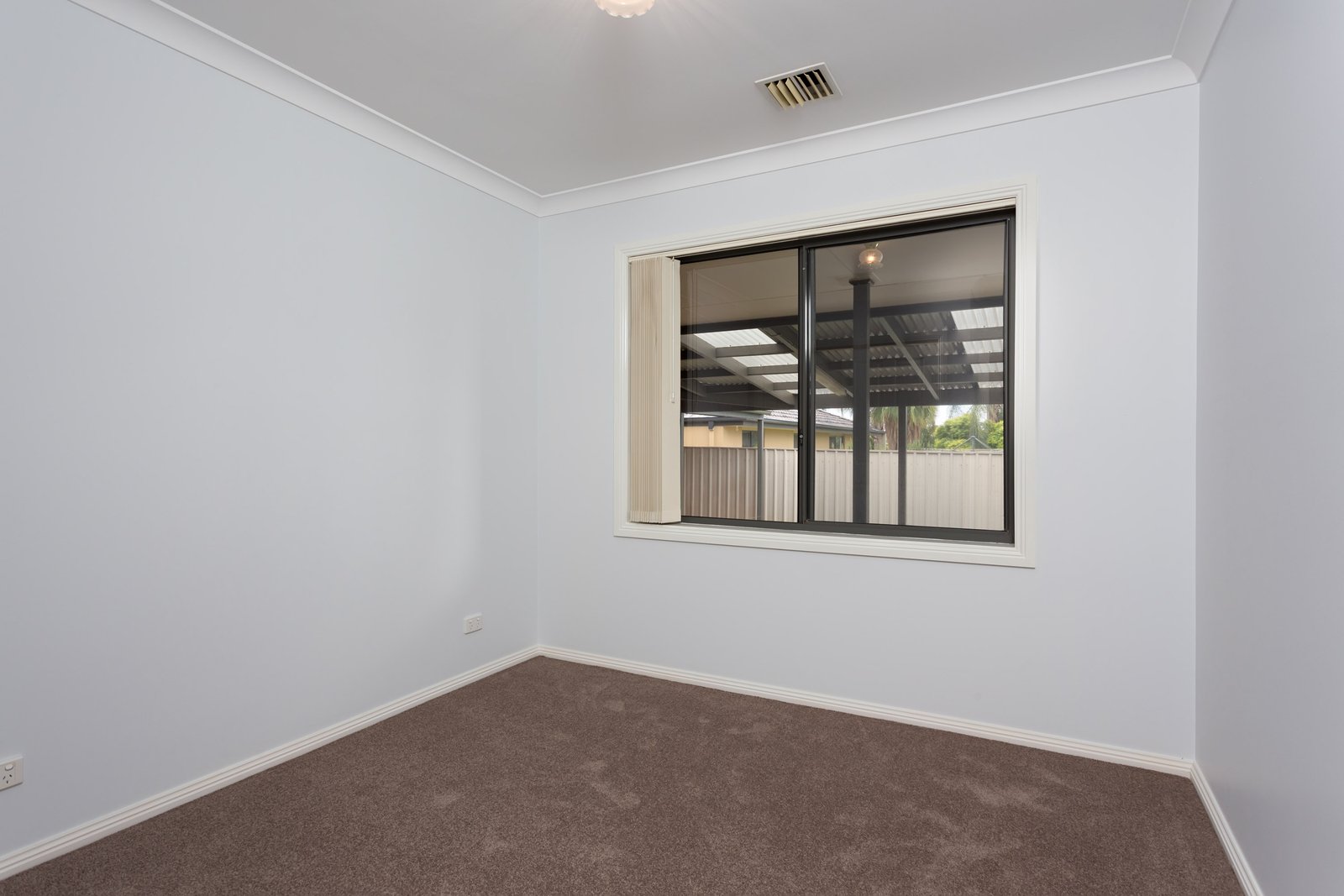 15 Woomera Place GLENFIELD PARK 10