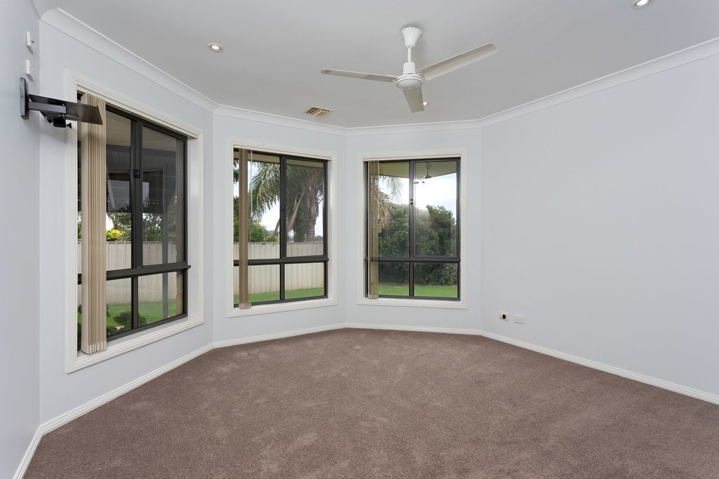 15 Woomera Place GLENFIELD PARK 11