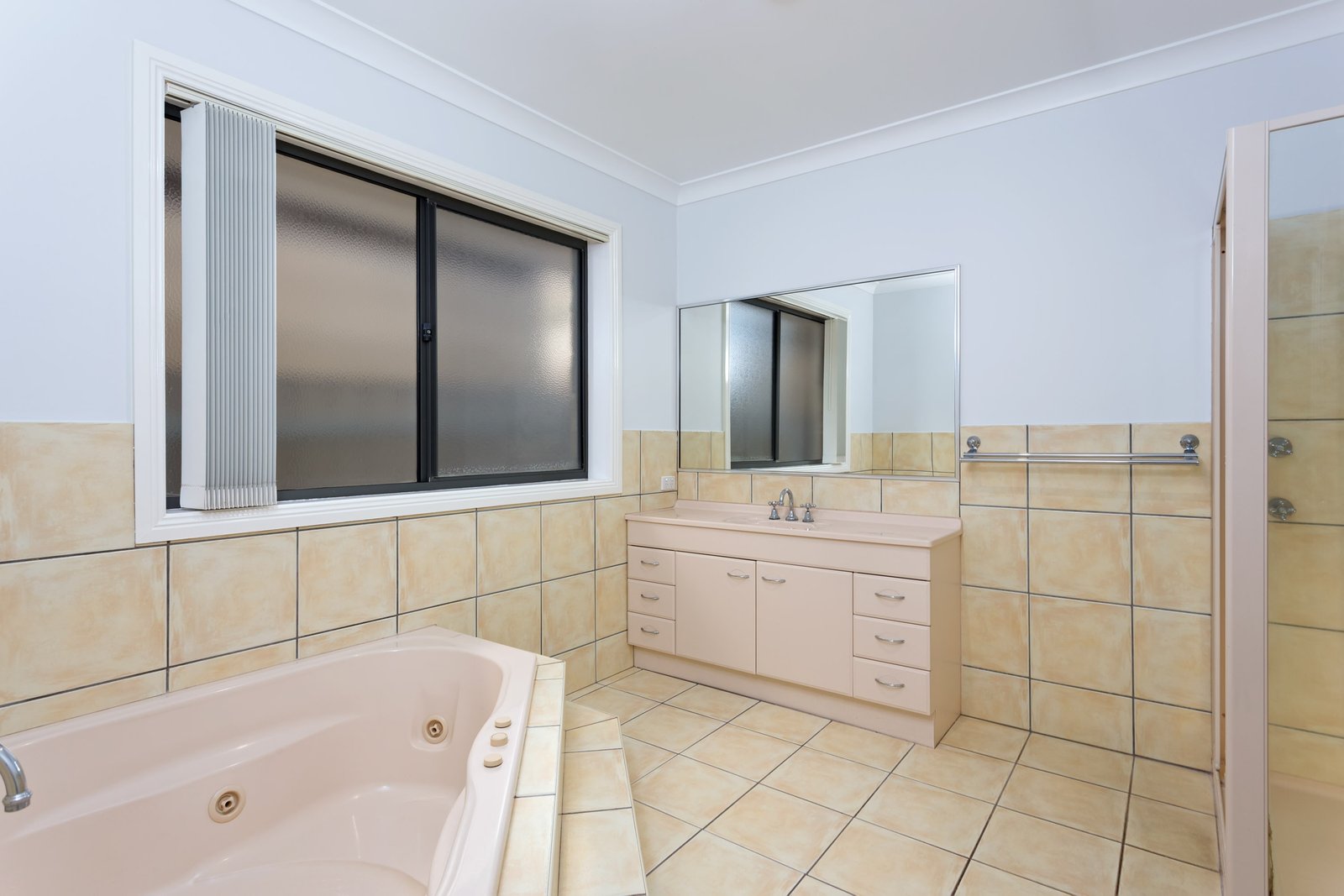 15 Woomera Place GLENFIELD PARK 9