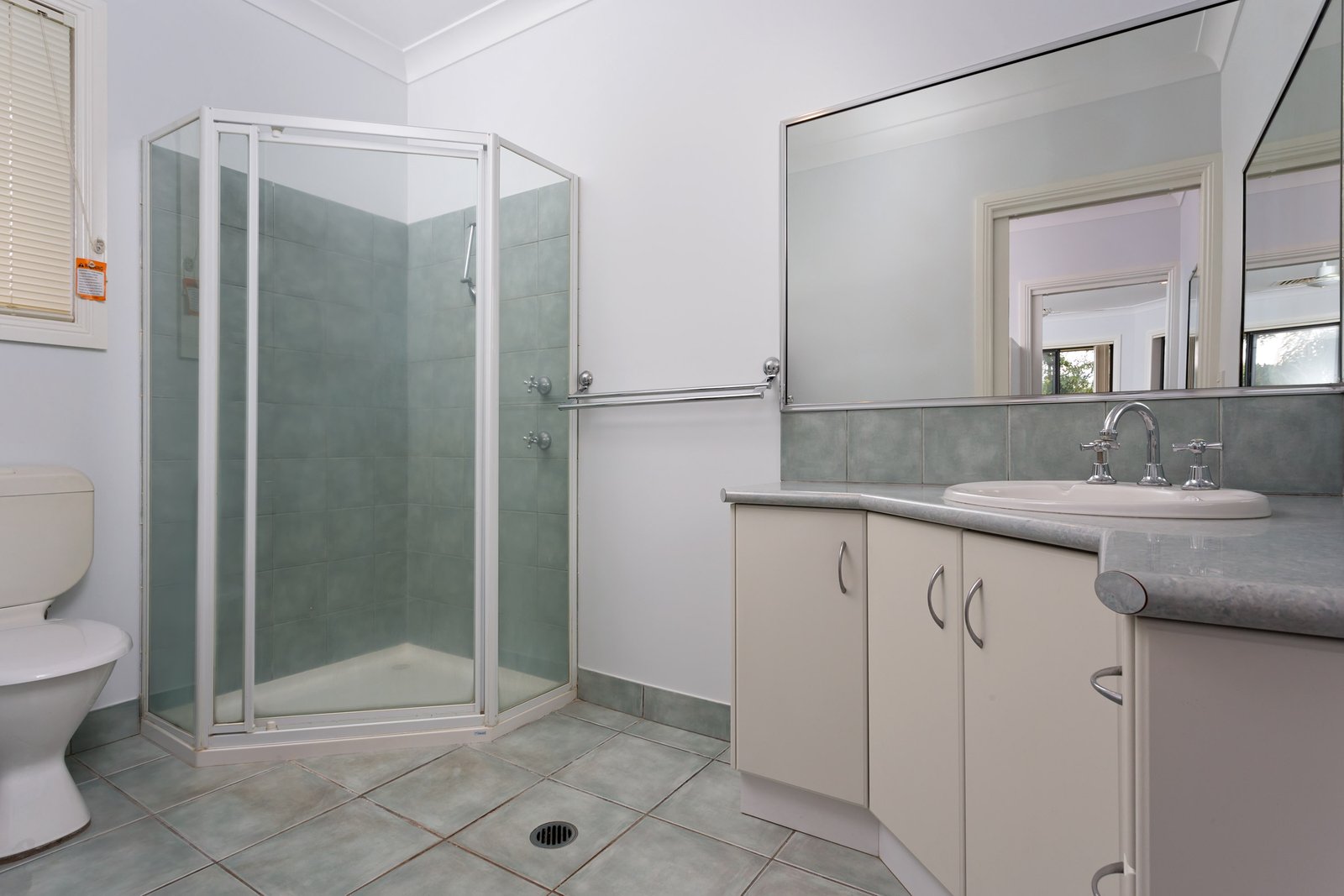 15 Woomera Place GLENFIELD PARK 12