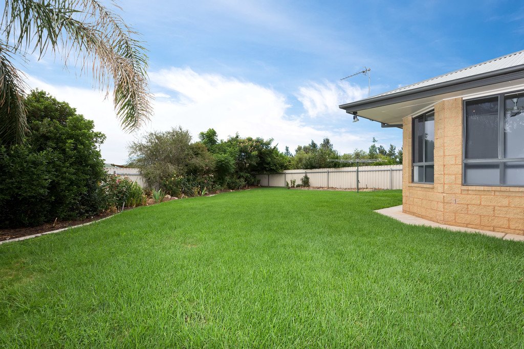 15 Woomera Place GLENFIELD PARK 13