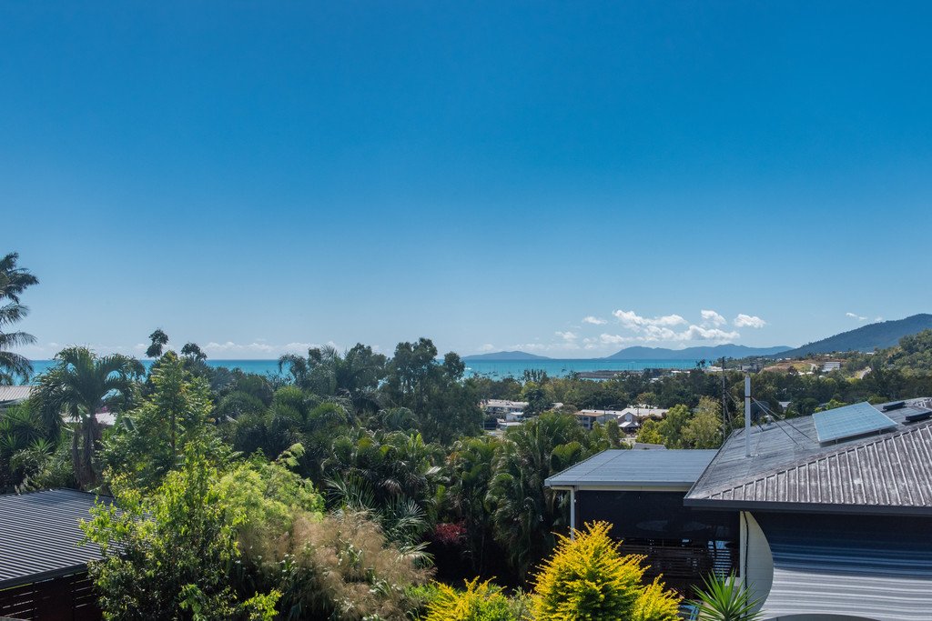 15 Woomerah Avenue CANNONVALE 1