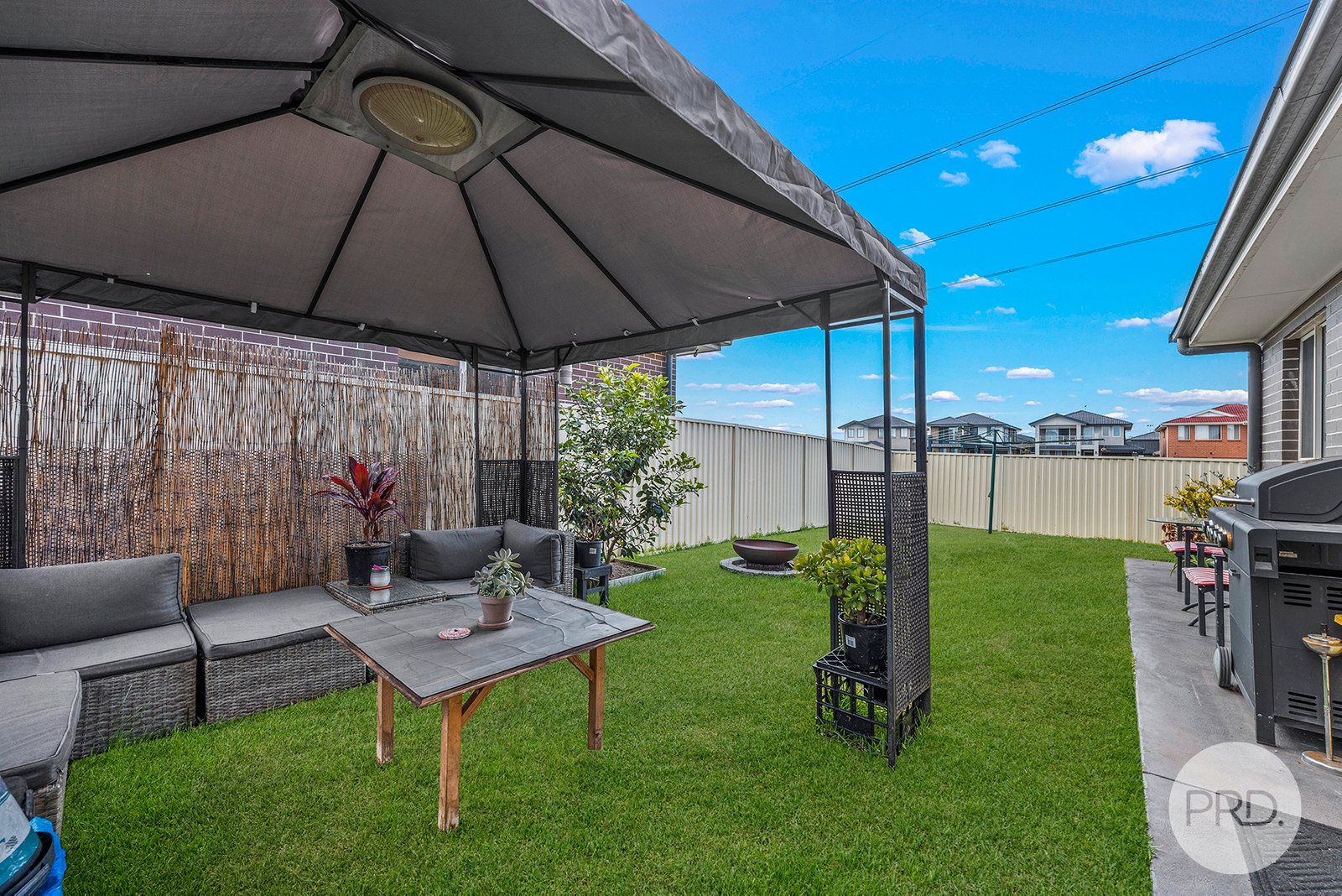 15 Woonona Road PRESTONS 9